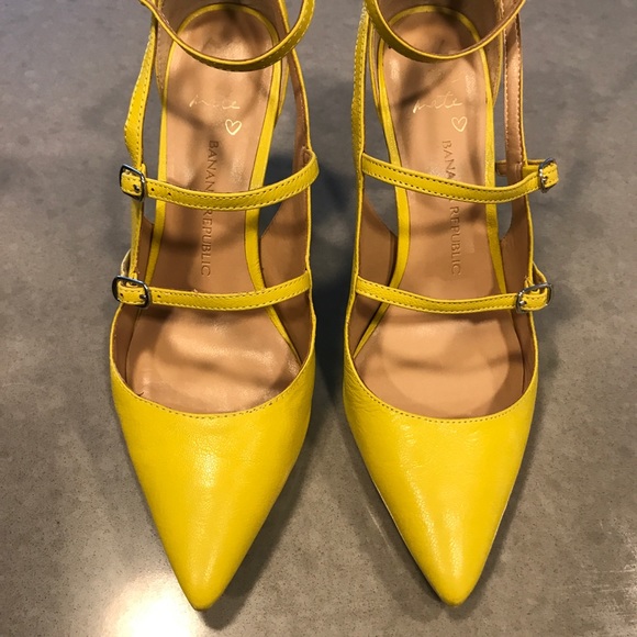 Yellow Pumps - Picture 3 of 7